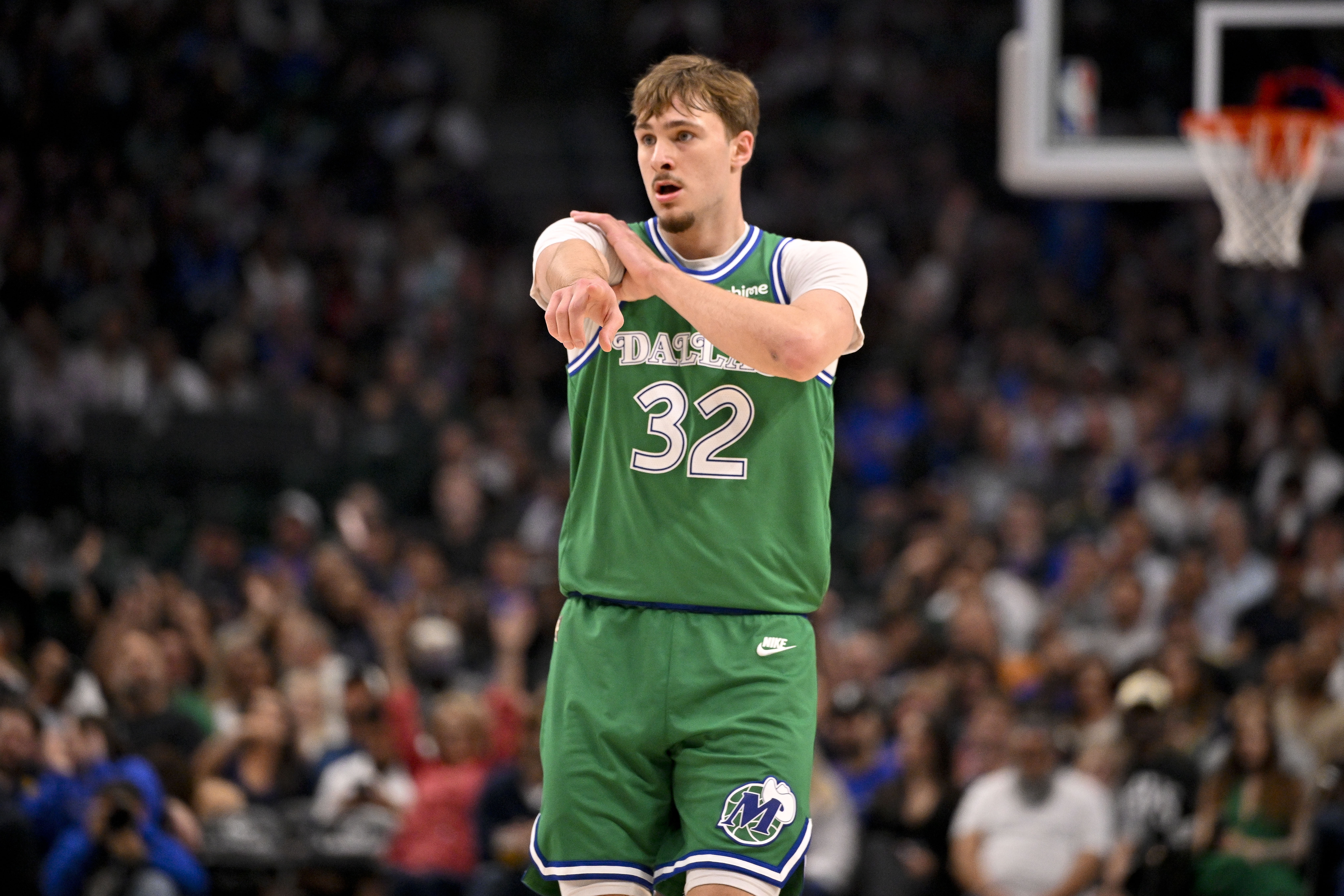 注册投注-稍有回落！弗拉格4月至今场均40.3分断层领跑 乔丹恩比德分列二三